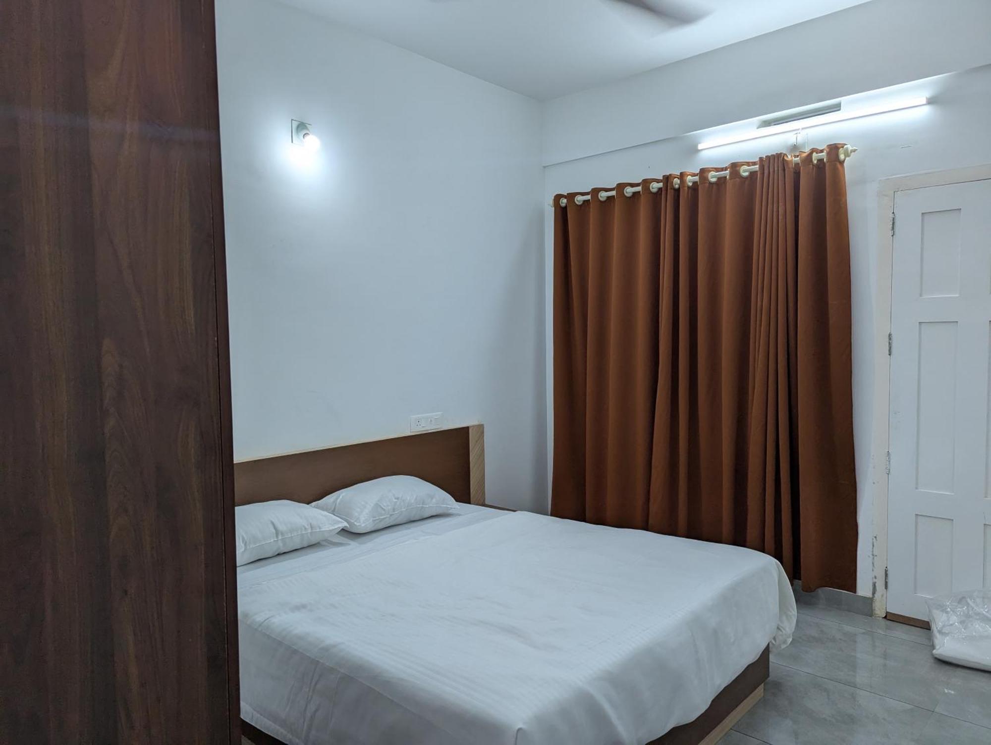 Hotel Jayalakshmi Residency Vaduvanchal Exterior foto