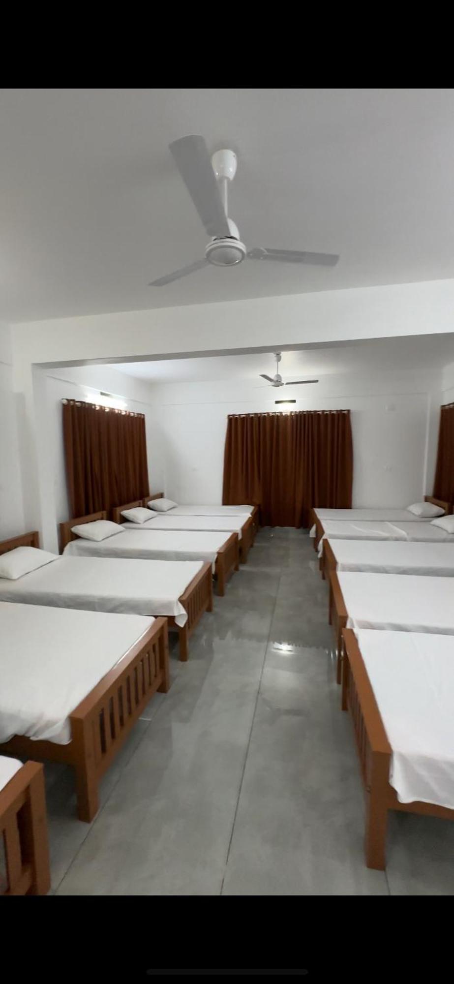 Hotel Jayalakshmi Residency Vaduvanchal Exterior foto