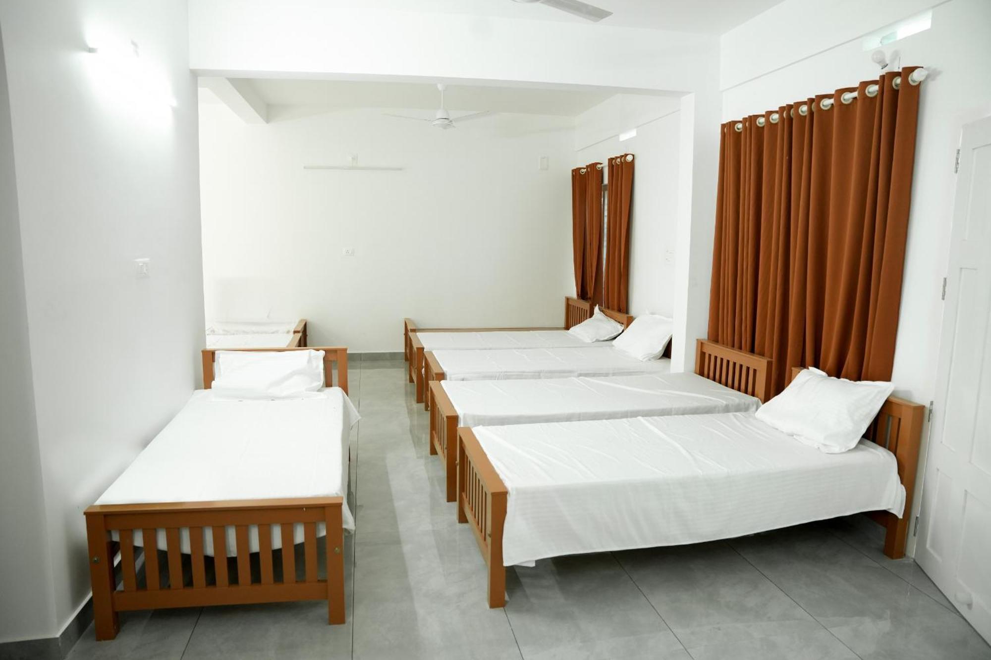 Hotel Jayalakshmi Residency Vaduvanchal Exterior foto
